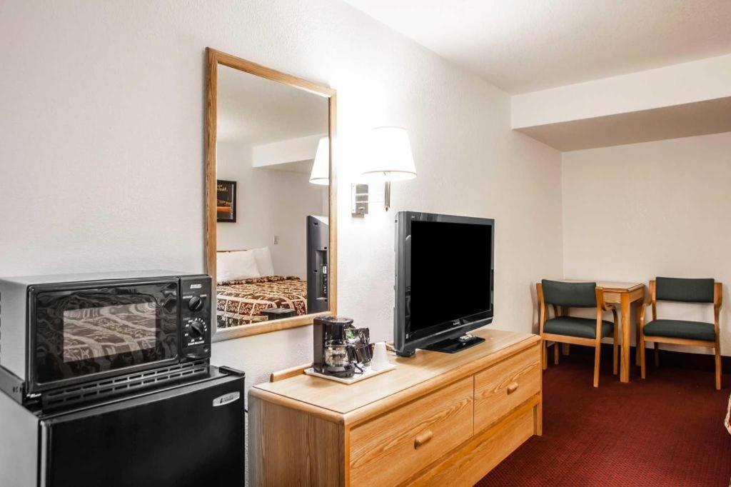 Econo Lodge Truman Inn Sedalia Zewnętrze zdjęcie