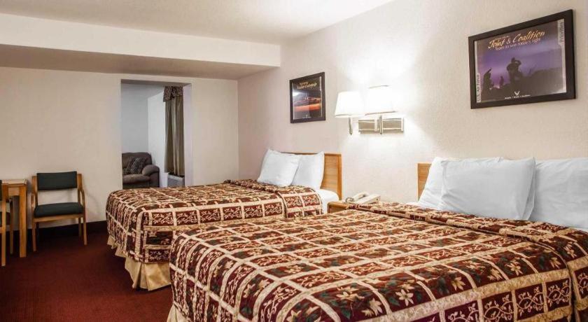 Econo Lodge Truman Inn Sedalia Zewnętrze zdjęcie