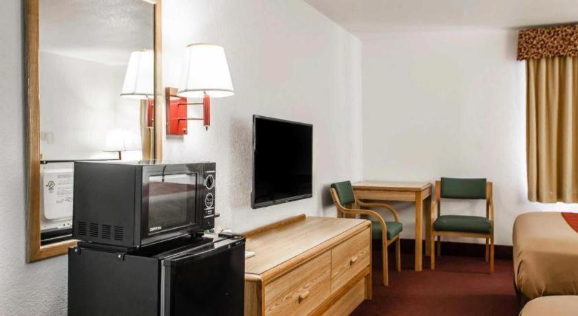 Econo Lodge Truman Inn Sedalia Zewnętrze zdjęcie